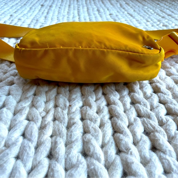 Lululemon Everywhere Belt Bag - Picture 6 of 9